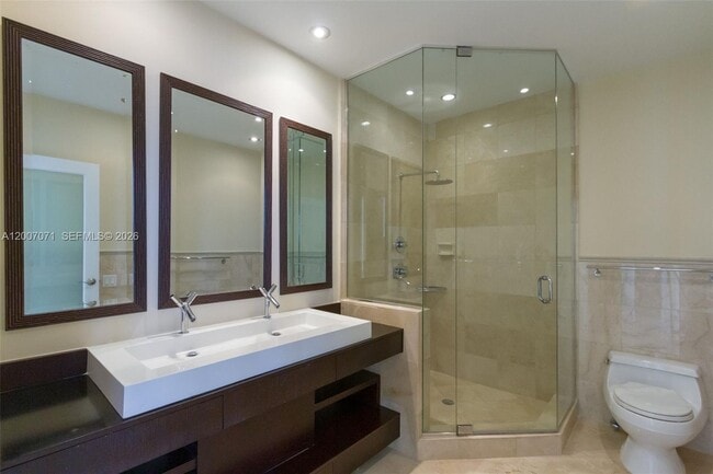 Building Photo - 888 Brickell Key Dr
