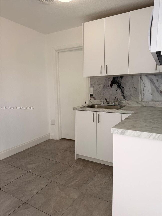 Building Photo - 6613 Evergreen Dr