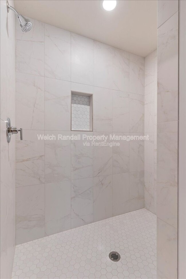 Building Photo - 834 E 300 N