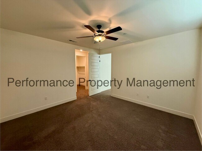 Building Photo - Gorgeous 4 Bed/2 Bath SW Bakersfield Home ...
