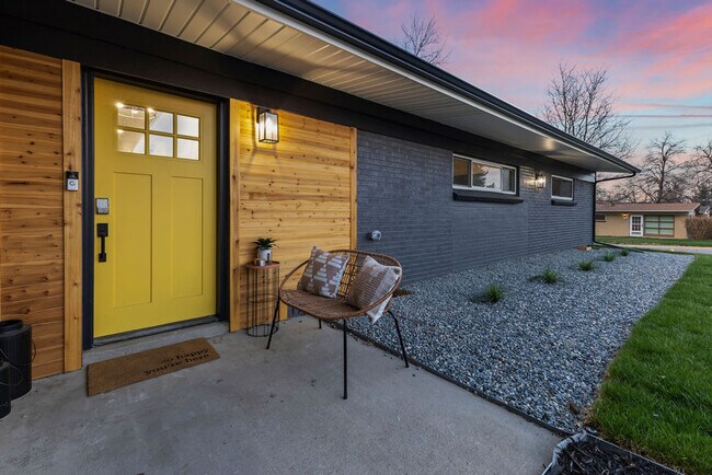 Building Photo - 9211 Highland Pl