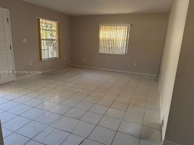 Building Photo - 2912 SW 38th Ct