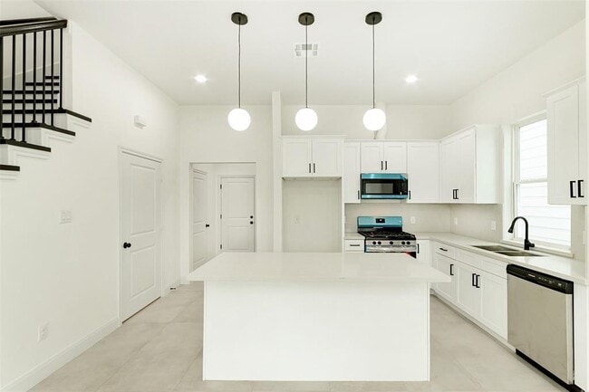 Building Photo - 4006 Bennington St