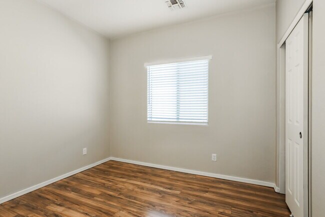 Building Photo - 26 N 126th Ave