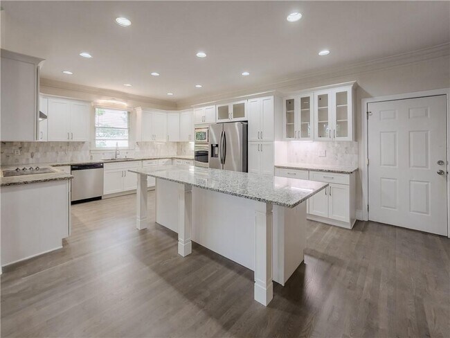 Building Photo - 7335 Craigleith Dr
