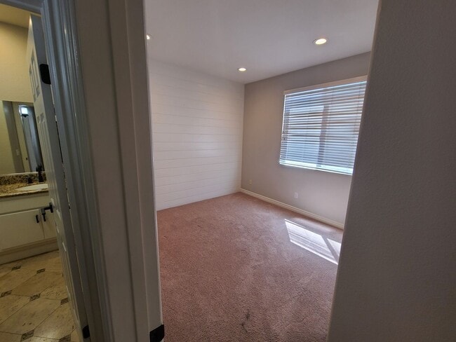 Building Photo - Great golf course views