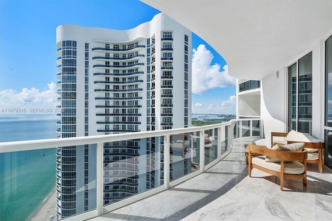 Building Photo - 16001 Collins Ave