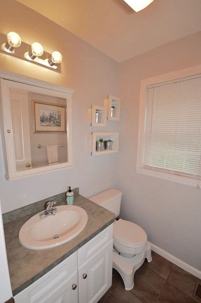 Building Photo - Large 2 BR w/ 1 Full and 2 Half Baths in Rockland