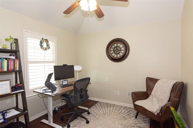 Building Photo - 204 Battleship Dr