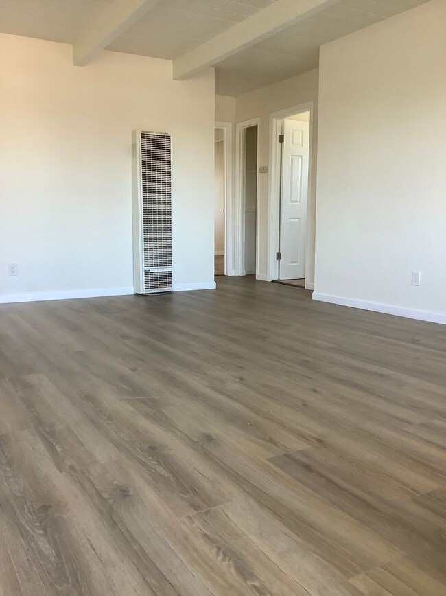 Building Photo - 2 Bedroom 1 Bath Upstairs Unit in Richmond...