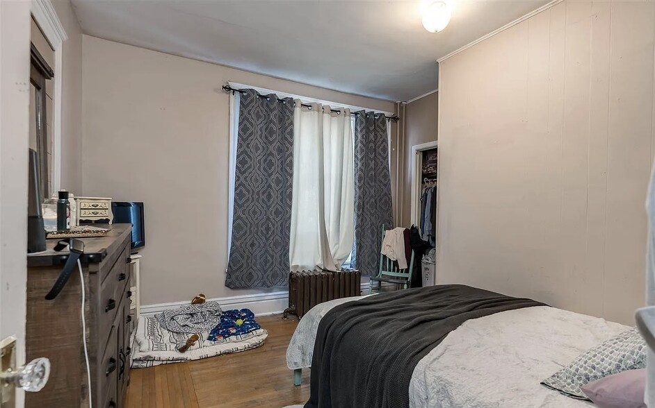 Bedroom 2 - 220 State St