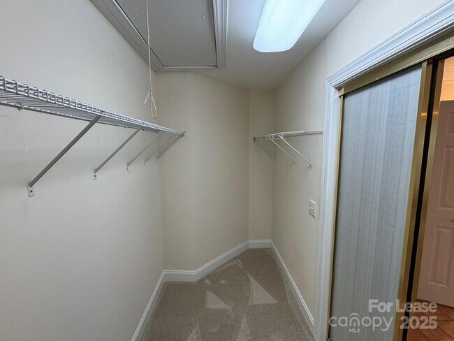 Building Photo - 7127 Weddington Brook Dr