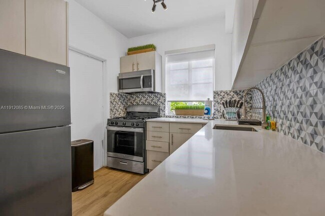 Building Photo - 301 86th St