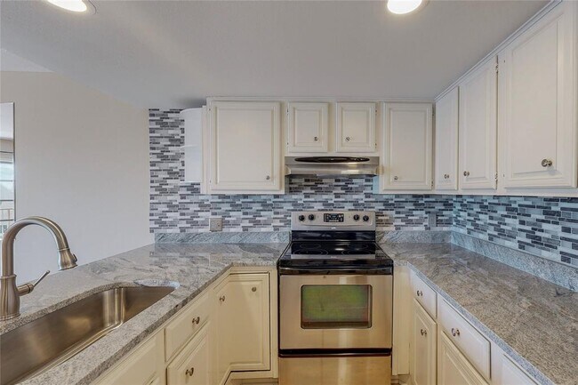 Building Photo - 426 Yacht Club Dr