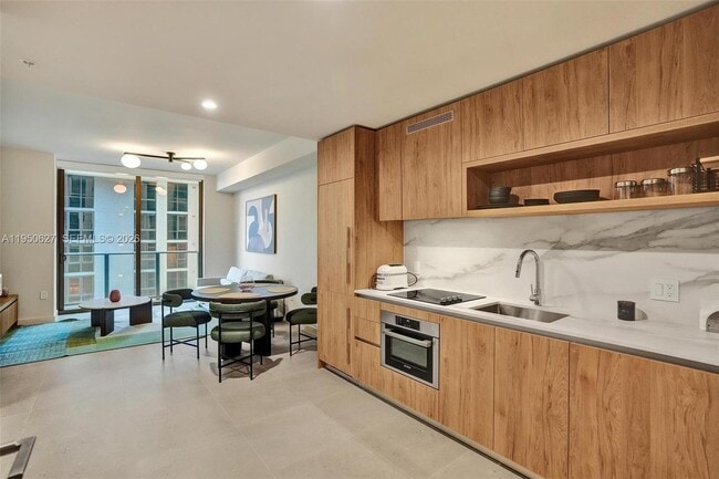 Building Photo - 11 NE 6th St