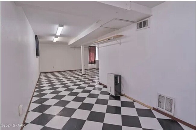 Building Photo - Adorable Single Family Home - 3 bedroom/1 bathroom!