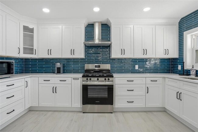 Building Photo - 3918 Americana Dr