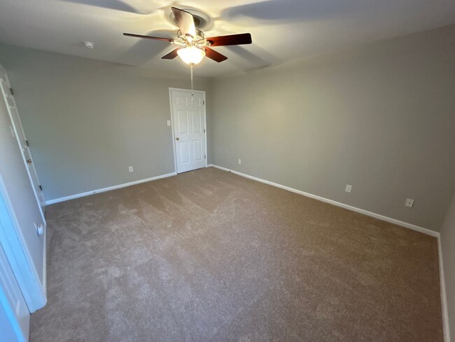 Building Photo - 2 Bed | 2.5 Bath Townhome in Raleigh with ...