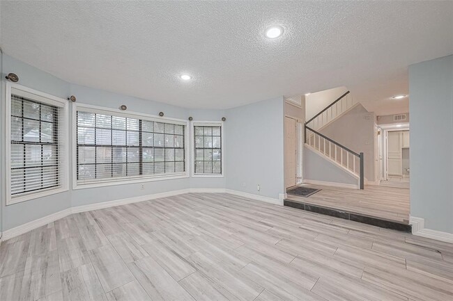 Building Photo - 2115 Streamcrest Ln
