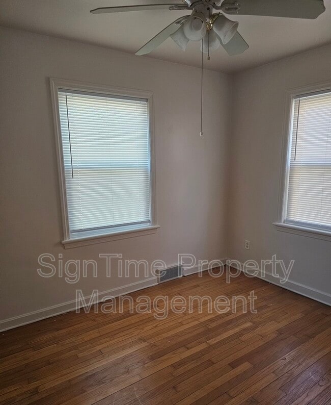 Building Photo - 10907 Lincoln Ave