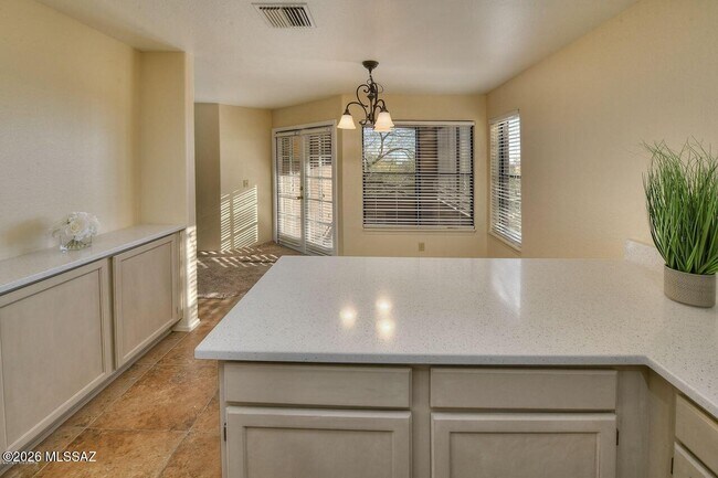 Building Photo - 6655 N Canyon Crest Dr