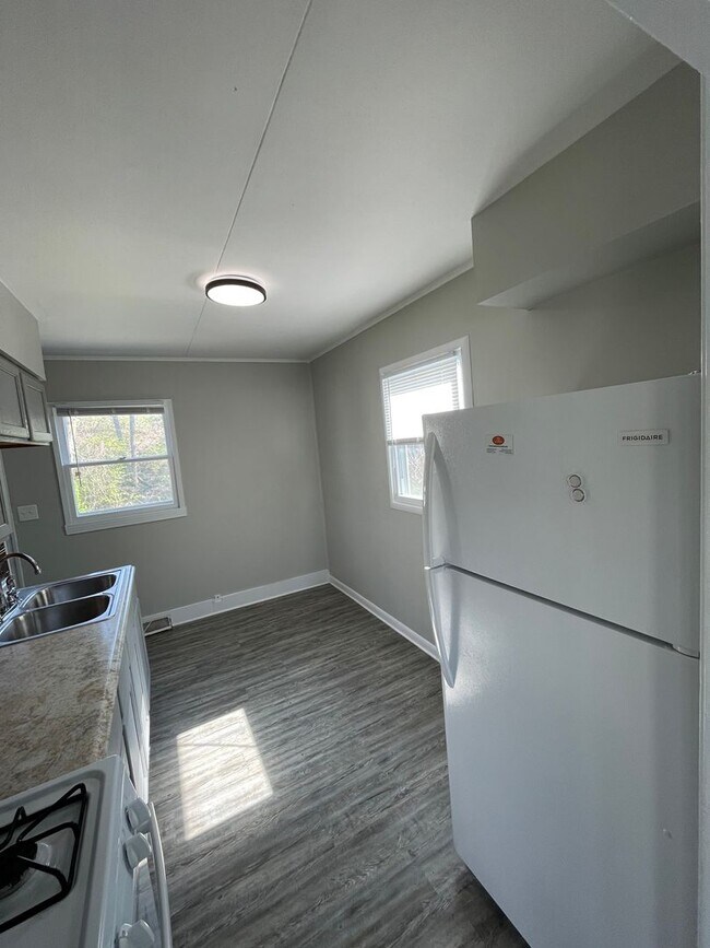 Building Photo - 2160 Ulen Ln