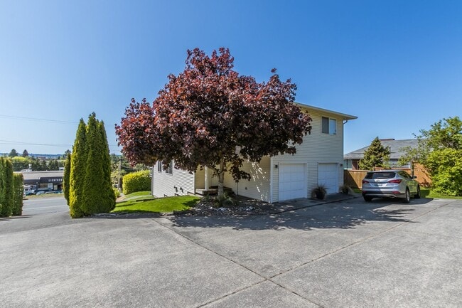 Building Photo - Wonderful Townhome in Browns Point with VI...