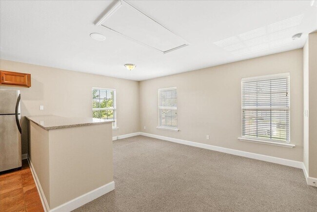 Building Photo - 2458 Goldenrod Wy