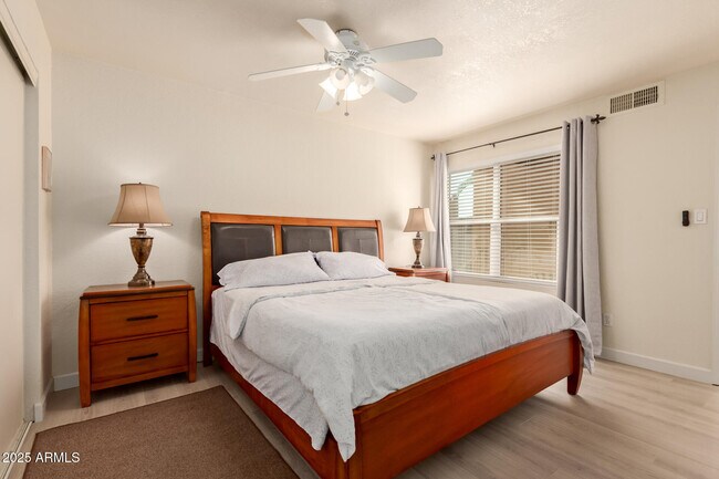 Building Photo - 8787 E Mountain View Rd