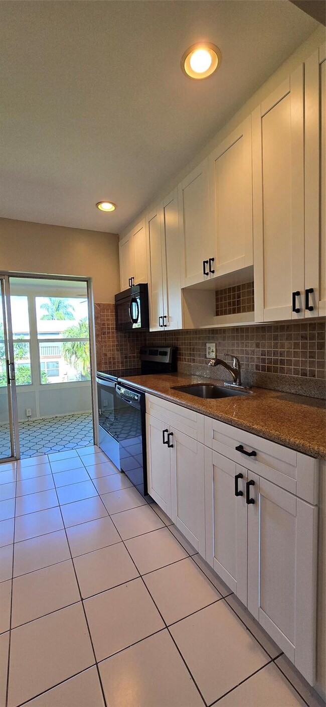 Building Photo - 7305 NW 5th Ct