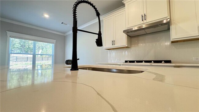 Building Photo - 5401 Bancroft Ln