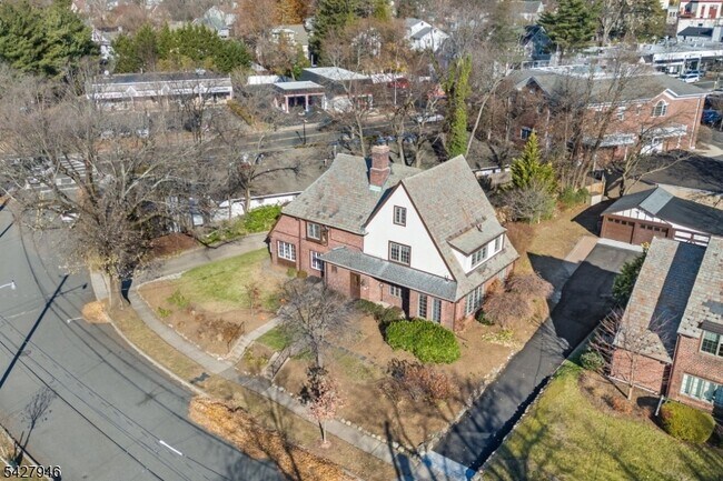 Building Photo - 57 Pomander Walk