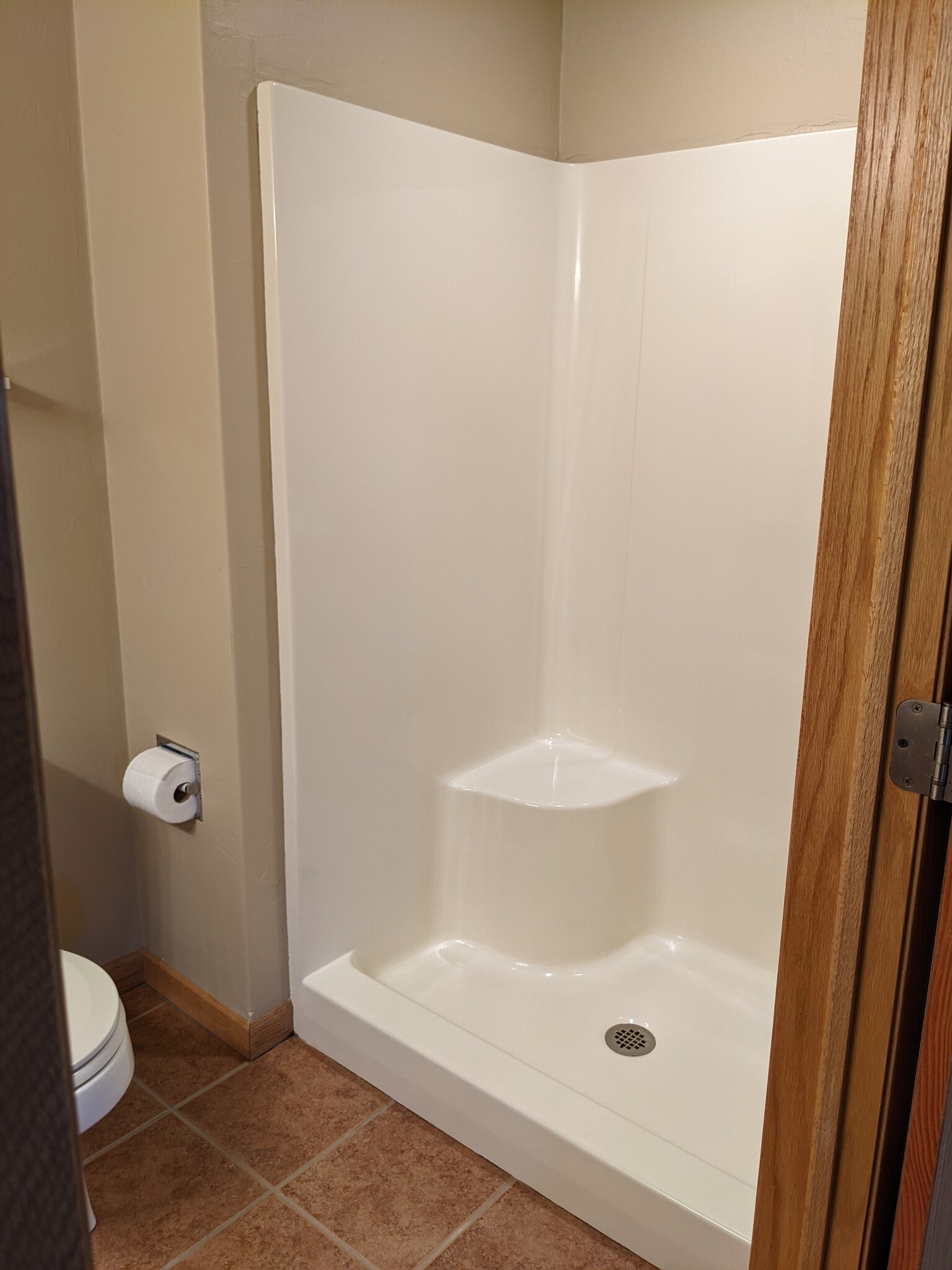 Lower Bath - 5335 Brookview Dr