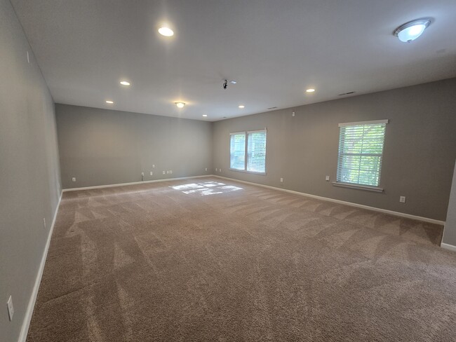 Building Photo - 3917 Valley Side Ct