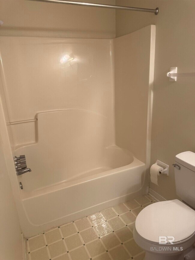 Building Photo - 20 Magnolia Cir