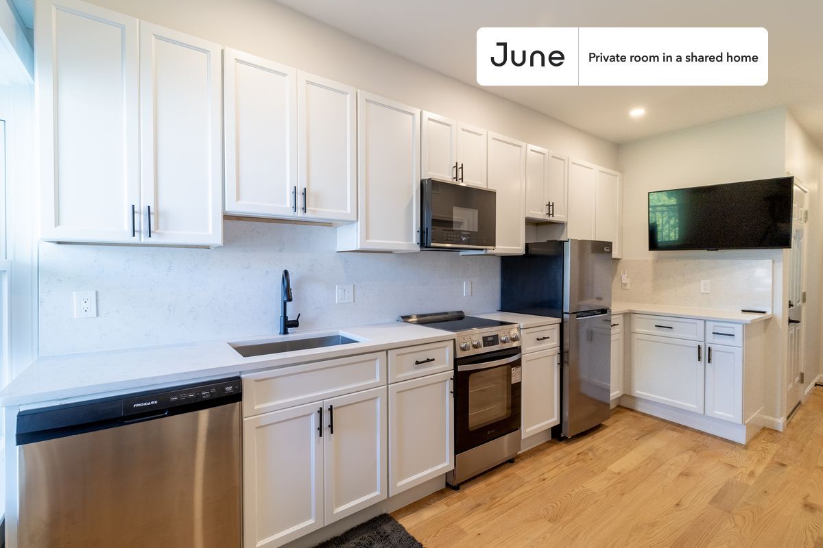 Building Photo - Room in Shared 3 bed/2 bath home in JFK/UMass