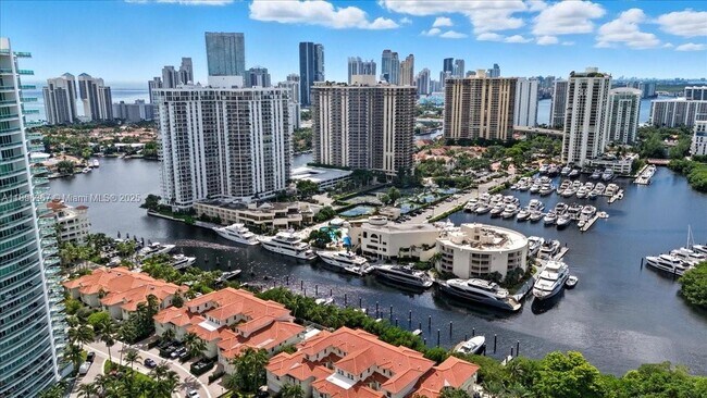 Building Photo - 20000 E Country Club Dr