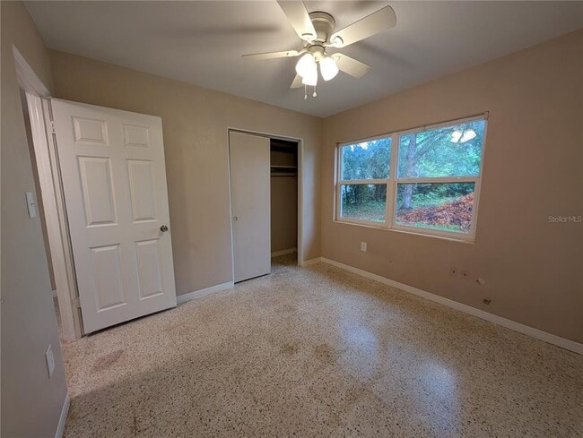 Building Photo - 208 Oakwood Dr