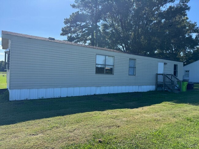 Building Photo - 5960 Hwy 17 N