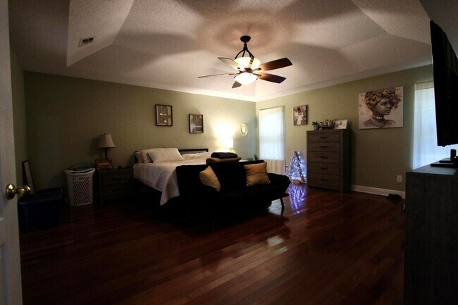 Building Photo - 624 Territory Ln