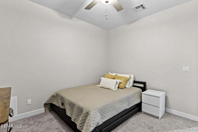 Building Photo - 2621 Maria Casas St