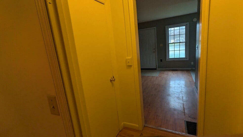 living room/ front entrance - 4923 State Route 19 S