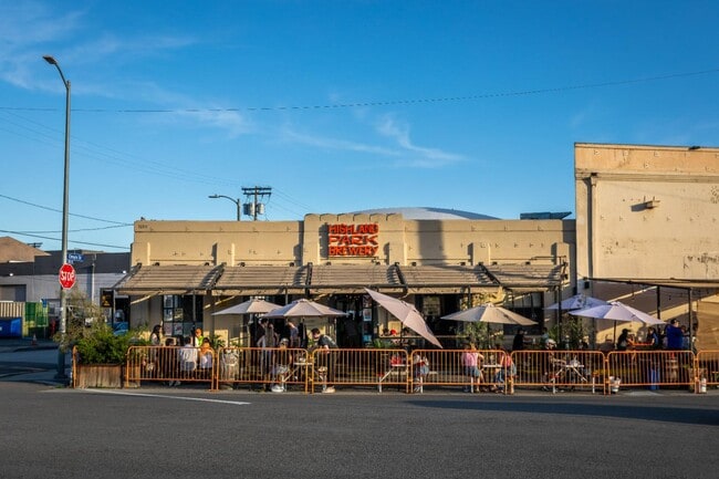 Building Photo - 713 New Depot St