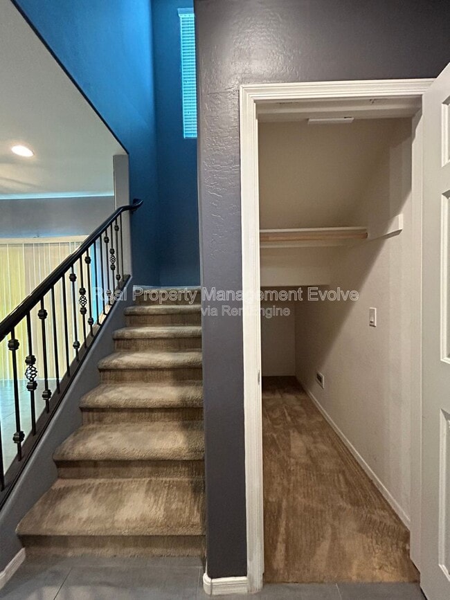 Building Photo - 2632 N 73rd Glen