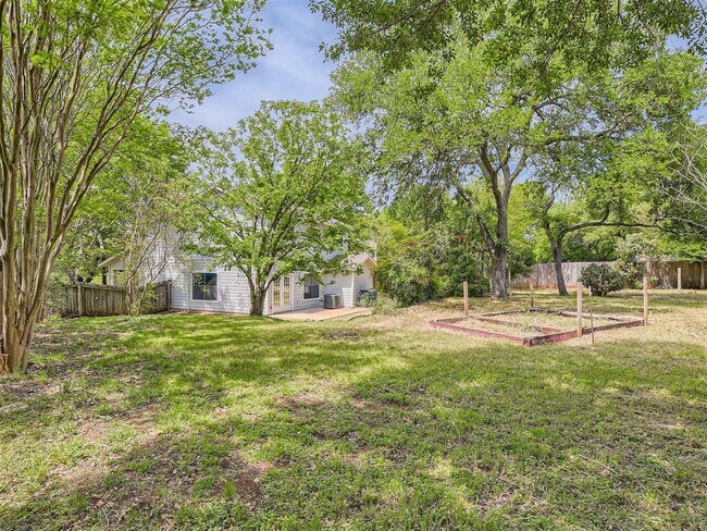 Building Photo - 1520 Curameng Cove