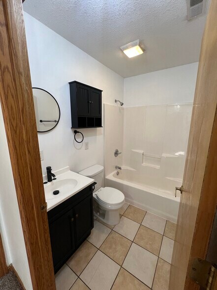 Building Photo - 109 W Pleasant St