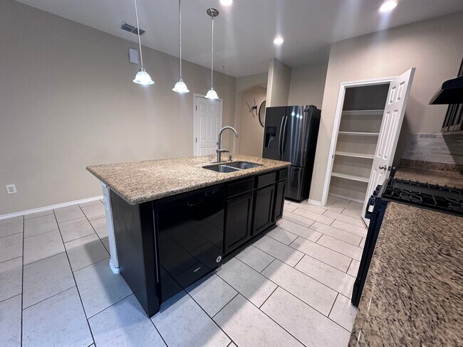 Building Photo - 5519 Shorthorn Dr