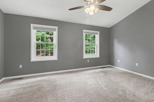 Building Photo - 2165 St Clair Ct