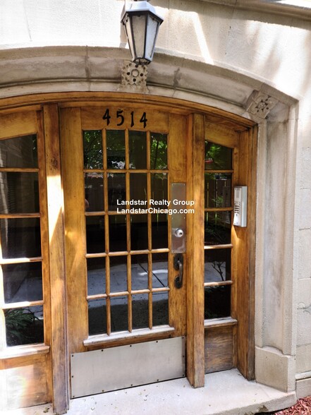 Building Photo - 4514 N Wolcott Ave