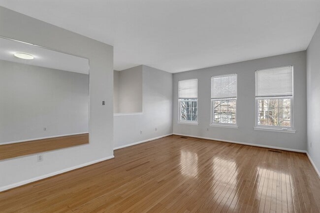 Building Photo - 487 Fort Hill Cir